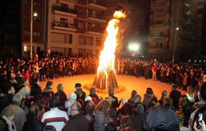 Με το έθιμο της «Τζαμάλας» συνεχίζονται οι καρναβαλικές εκδηλώσεις στον Βύρωνα