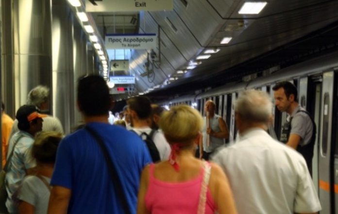 Μετρό: Εκτός λειτουργίας ο σταθμός του Συντάγματος – Άνδρας έπεσε στις γραμμές