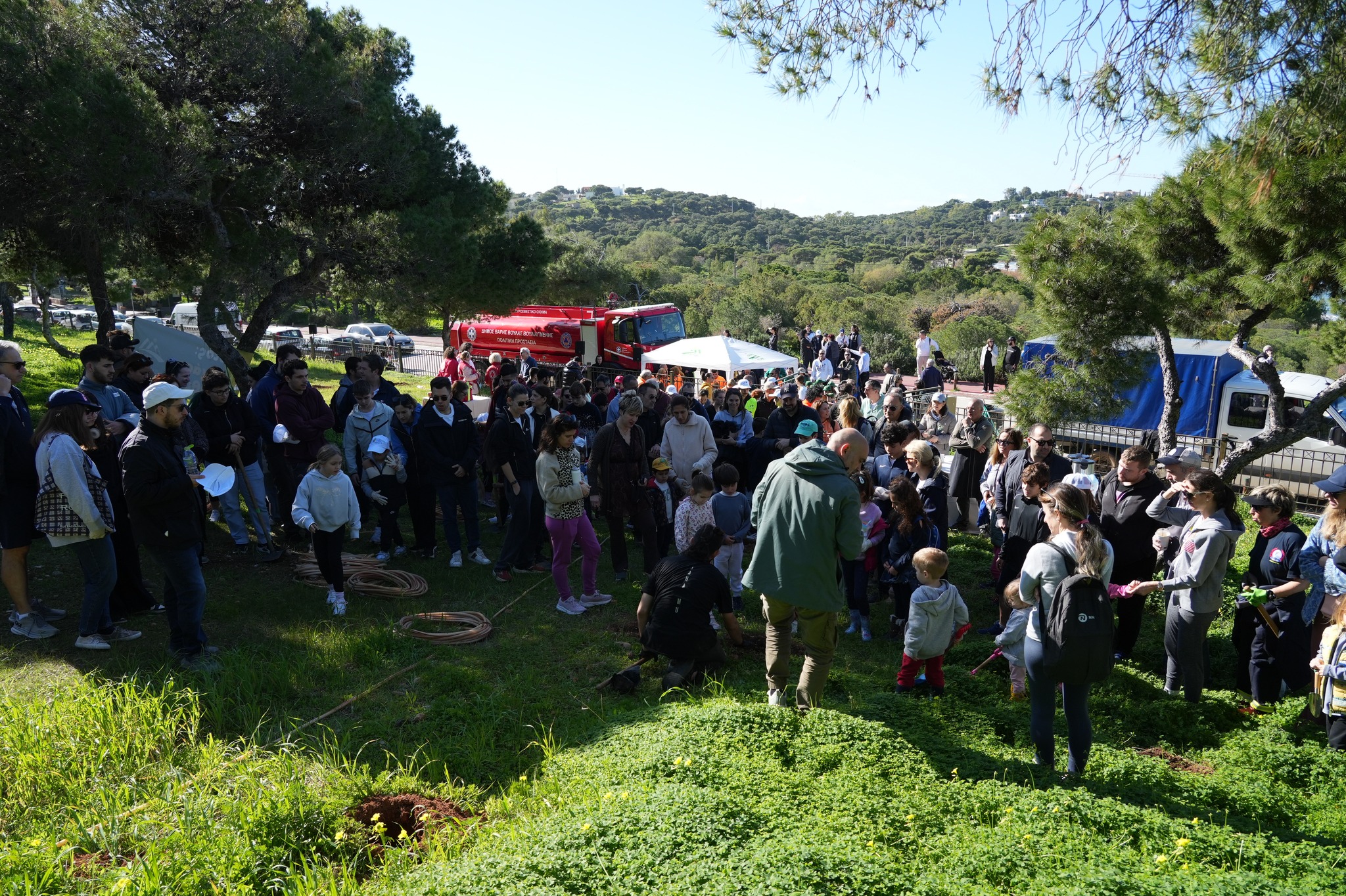 Δενδροφύτευση από τον Δήμο Βάρης-Βούλας-Βουλιαγμένης, τον ΣΠΑΥ και το «Όλοι μαζί Μπορούμε»