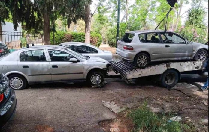 Συνεχίζεται η απομάκρυνση εγκαταλελειμμένων οχημάτων στου Ζωγράφου