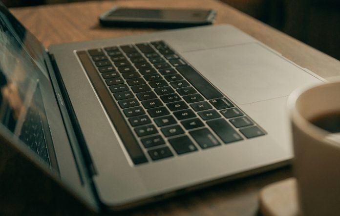 Ξεκίνησαν οι αιτήσεις για το πρόγραμμα ψηφιακής εκπαίδευσης και ενδυνάμωσης ηλικιωμένων και ΑμεΑ