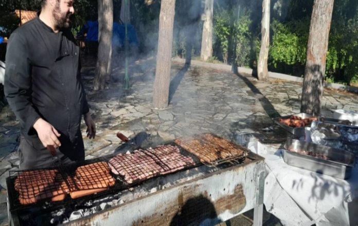Το Κοινωνικό Συσσίτιο του Δήμου ετοίμασε το γεύμα της Τσικνοπέμπτης