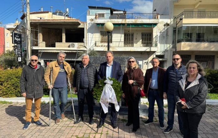 Φόρος τιμής από τον δήμαρχο Βύρωνα για τα 57 θύματα στα Τέμπη