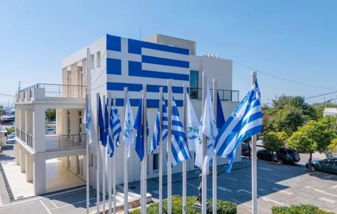 Στα γαλανόλευκα η Γλυφάδα για την εθνική επέτειο του 1821