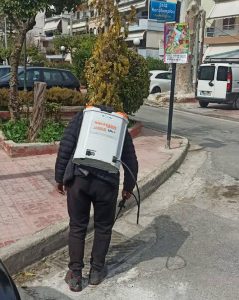 Συνεχίζεται το πρόγραμμα ψεκασμού για κατσαρίδες και κουνούπια στους δρόμους του Μοσχάτου και του Ταύρου