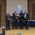 O δήμαρχος Ανδρέας Ευθυμίου μαζί με τον αντιδήμαρχο Αθλητισμού του Δήμου, Γιώργο Φελλά στην ποδοσφαιρική βράβευση