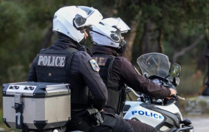 Γλυφάδα: Τροχαίο με αστυνομικούς της ομάδας ΔΙΑΣ στη Λ. Βουλιαγμένης