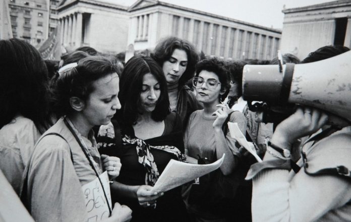 WOW Athens: Δωρεάν προβολή του ντοκιμαντέρ «Στη βουή του κόσμου: Το φεμινιστικό κίνημα στην Ελλάδα 19ος-21ος αιώνας» στο ΚΠΙΣΝ