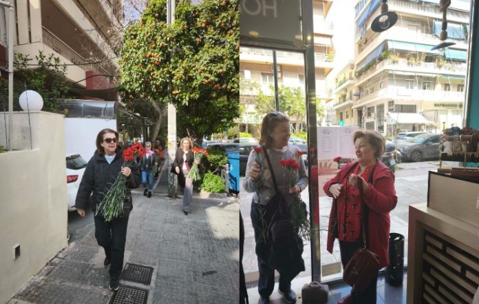 Παγκόσμια Ημέρα Γυναίκας: Γαρύφαλλα από τη δήμαρχο στις εργαζόμενες των καταστημάτων