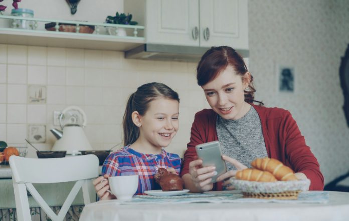 «Μεγαλώνοντας μαζί»: Νέα συνάντηση για γονείς και εφήβους