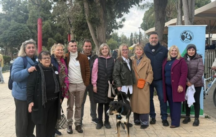 Πλήθος συμμετοχών στην Ημέρα Υιοθεσίας Αδέσποτων Ζωών, στον Φλοίσβο