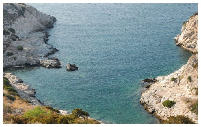 Λιμανάκια Βουλιαγμένης: Σε εξέλιξη οι έρευνες για τον αγνοούμενο δύτη