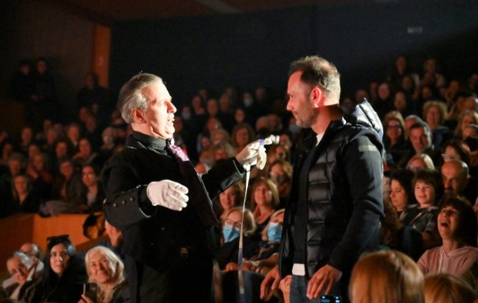 Θερμή υποδοχή για «Τα Ραδίκια Ανάποδα» στο «Μίκης Θεοδωράκης»