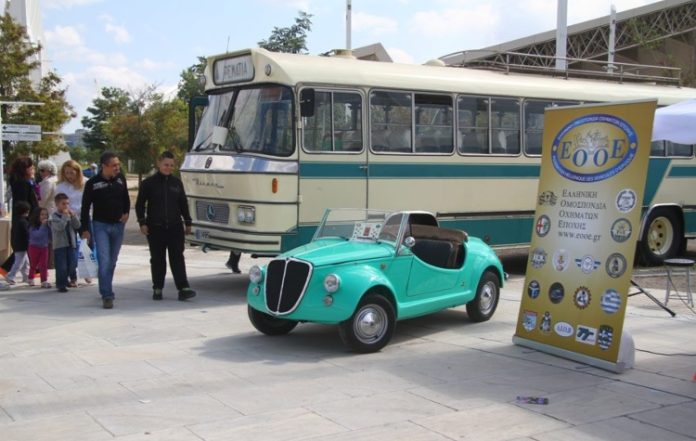 Retro Wheel & Texas BBQ Vibes: Κλασικά αυτοκίνητα και γεύσεις Αμερικής στη Γλυφάδα