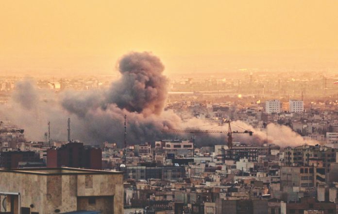 ΗΠΑ - Ισραήλ - Ιράν: Εγκλωβισμένοι στα στενά του Ορμούζ