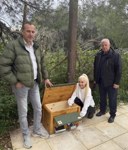 Ένα νέο γατόσπιτο ενισχύει τη φιλοζωϊκή δράση του Δήμου BBB