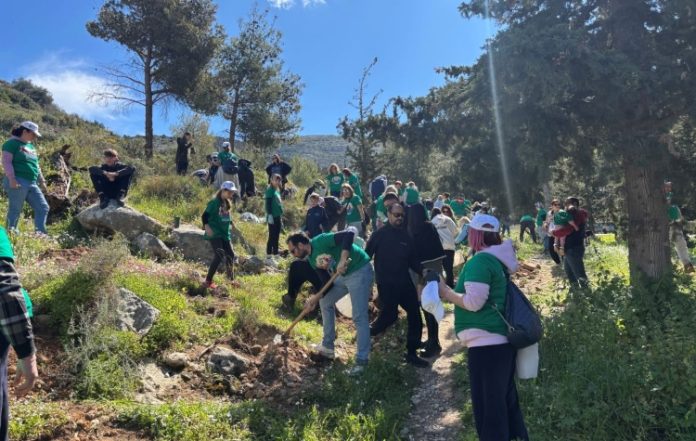 Βύρωνας: 150 νέες φυτεύσεις ενισχύουν το πράσινο στον Καρέα