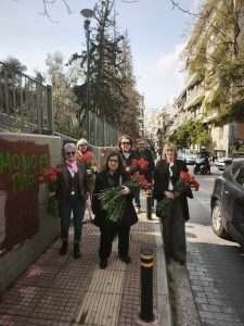 Γαρύφαλλα από τη δήμαρχο Τίνα Καφατσάκη στις εργαζόμενες των καταστημάτων