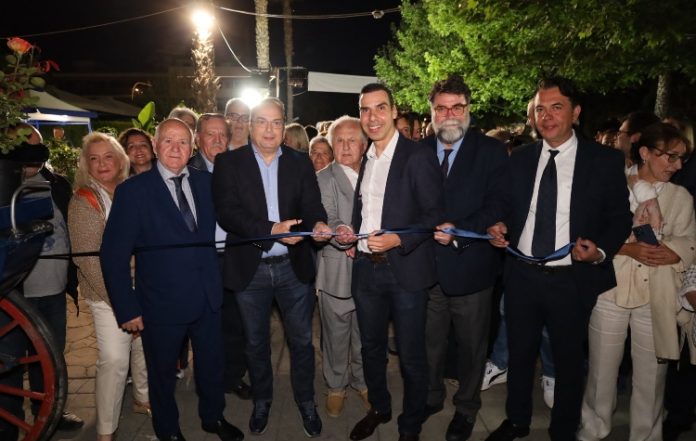 Άνοιξε τις πύλες της η 35η Ανθοκομική Έκθεση Βάρκιζας