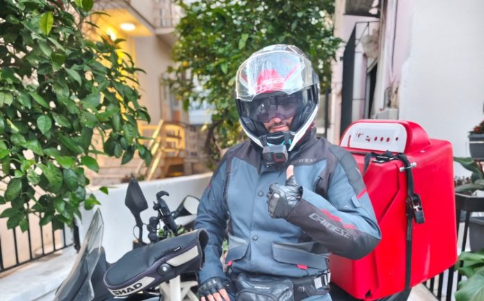 Ο διανομέας που μοιράζει...αγάπη