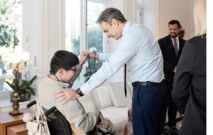 Τον Παναγιώτη, μαθητή του Ειδικού Σχολείου Αθηνών συνάντησε στου Μαξίμου ο Πρωθυπουργός