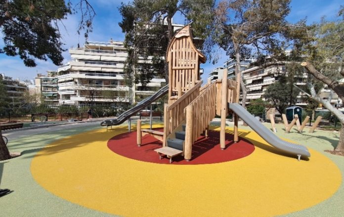 Άνοιξαν οι νέες παιδικές χαρές του Άλσους