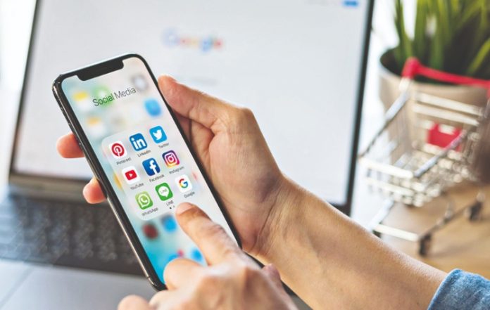 Social Media: «Καμπάνα» σε Meta-Google