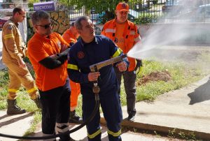 Εθελοντές δασοπυροσβέστες του Δήμου Αλίμου εν ώρα εκπαίδευσης