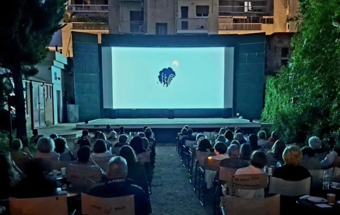 Κάτω από τα αστέρια άνοιξε αυλαία το Cine Δάφνη