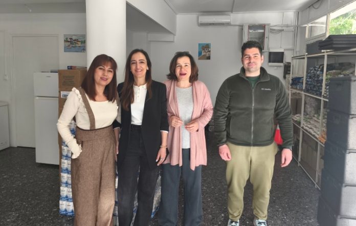 Μαθητές του 1ου ΕΠΑΛ Υμηττού στήριξαν το Κοινωνικό Παντοπωλείο και Συσσίτιο Βύρωνα