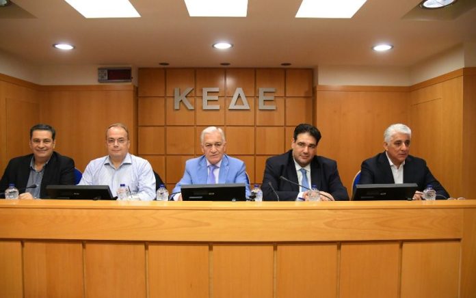 Νέος Κώδικας Αυτοδιοίκησης: «Ναι» της ΚΕΔΕ παρά το «όχι» του ΥΠΕΣ για οικονομική και θεσμική ενίσχυση