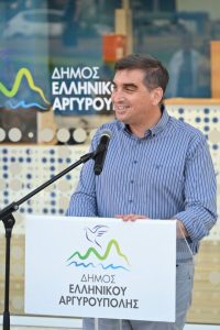 Ο δήμαρχος Γιάννης Κωνσταντάτος στα εγκαίνια του νέου ΚΕΠ στην Αργυρούπολη