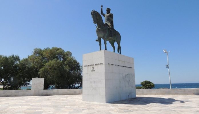 «Παλαιό Φάληρο Αλλαγή»: «Αόρατο» το Μνημείο Πεσόντων στην Ποσειδώνος