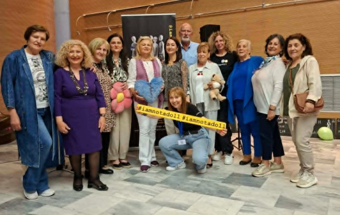 Πραγματοποιήθηκε ο Β' κύκλος της καλλιτεχνικής έκθεσης του iamnotadoll_project στο Παλαιό Φάληρο