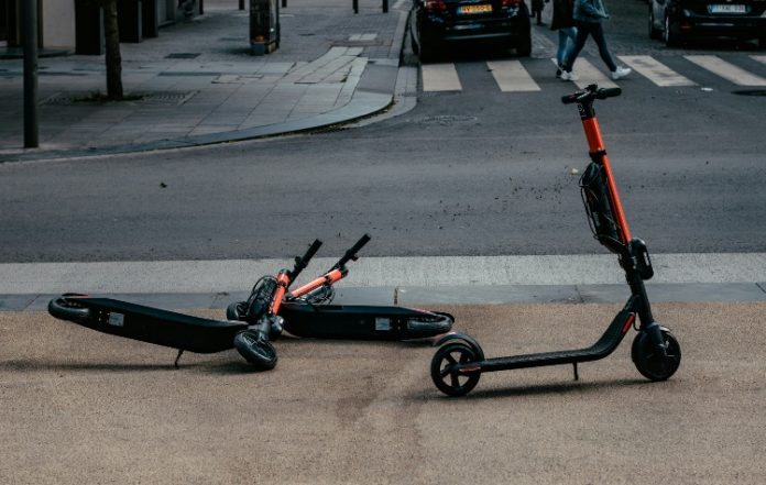 Μ. Χρυσοχοΐδης: Έρχεται νομοθετική ρύθμιση για τα ηλεκτρικά πατίνια