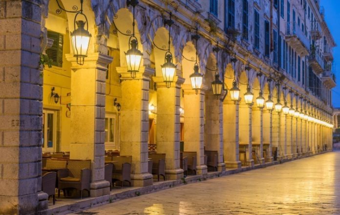 Γλυφάδα: Μουσικοχορευτικό ταξίδι στα Επτάνησα