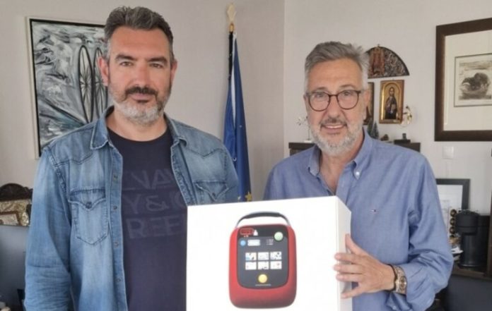 Δωρεά απινιδωτή στο Δήμο Αγίου Δημητρίου μέσω Εταιρικής Κοινωνικής Ευθύνης