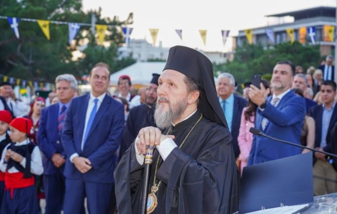Γλυφάδα: Παραδόθηκε στους δημότες η προτομή του μακαριστού Μητροπολίτη Παύλου