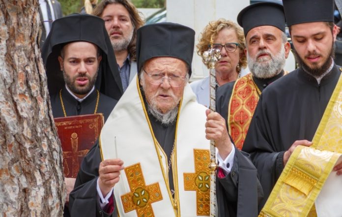 Φόρος τιμής του Οικουμενικού Πατριάρχη στον Δάσκαλό του στο Κοιμητήριο Ζωγράφου
