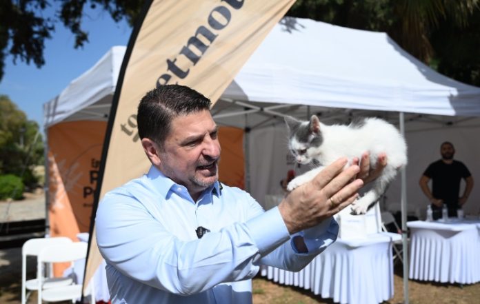 Μήνυμα Νίκου Χαρδαλιά για τα αδέσποτα: «Η σχέση με τα ζώα είναι αγάπη χωρίς όρους»