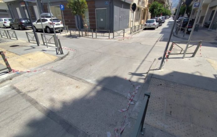 Αποκαταστάθηκε το οδόστρωμα κοντά στην πλατεία της Καισαριανής
