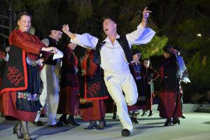 «Όλη η Ελλάδα… σε ένα χορό»